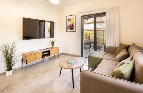 Haifa Apartment | Stylish 3BR City Stay Near Baháʼí Gardens