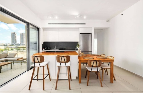 Bat Yam Apartment | Stylish 3BR Tower | Seaview | Parking | Mamad