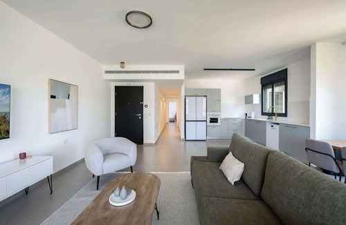 Rishon LeTsiyon Apartment | Stylish 4BR Apt l Private Balcony & Mamad