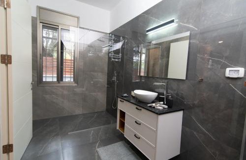 German Colony Apartment | Stylish and Prestige Stay Bahai's Garden