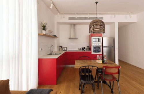 Tel Aviv City Center Apartment | Stylish Beach Getaway Steps from Carmel Market!