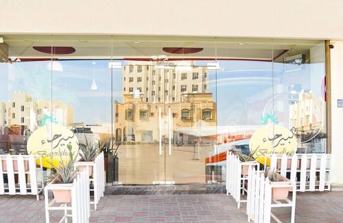 Al Maabilah House | Stylish Deluxe Twin | Central Muscat Stay