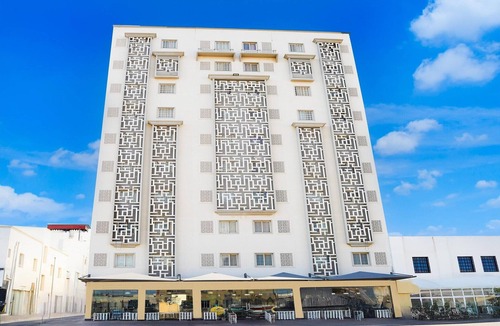 Al Maabilah House | Stylish Deluxe Twin | Central Muscat Stay