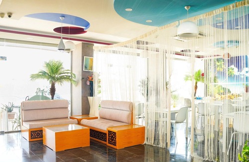 Al Maabilah House | Stylish Deluxe Twin | Central Muscat Stay