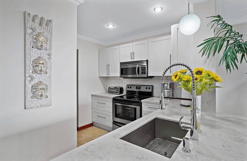 Playa Flamingo Condo | Stylish Flamingo Condo with Ocean Views, Renovated Kitchen & Walkable Beach Access