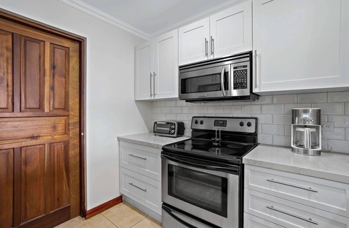 Playa Flamingo Condo | Stylish Flamingo Condo with Ocean Views, Renovated Kitchen & Walkable Beach Access