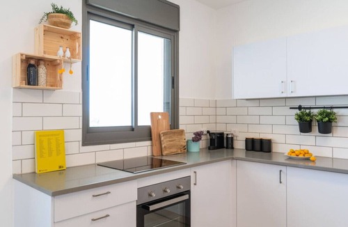 Nahariya Apartment | Stylish Seaside Escape with Balcony