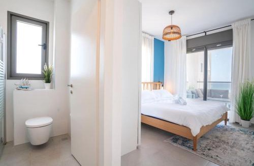 Nahariya Apartment | Stylish Seaside Escape with Balcony