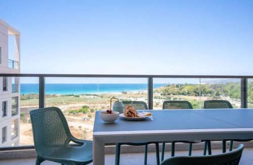 Nahariya Apartment | Stylish Seaside Escape with Balcony