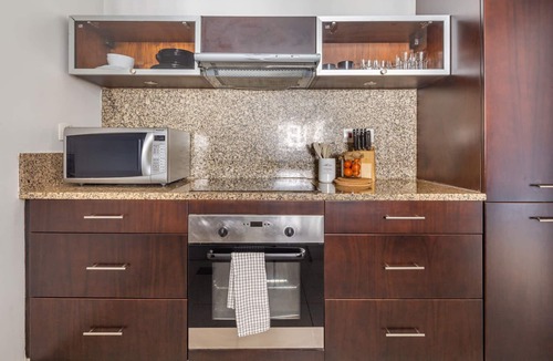 Jumeirah Beach Residence Apartment | Stylish & Vibrant 1BR Apartment in Dubai Marina
