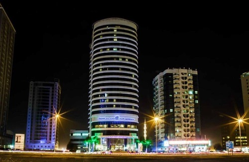 Al-Fujairah House | Suite in Fujairah Bay with Rooftop Pools