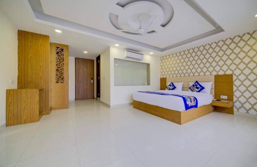 Deira Hotel | Sunday Luxury Creek Premier