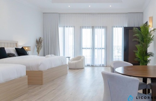 Jumeira 3 House | Sunset & Kite Beach Retreat: Elegant Sea View Room with Balcony