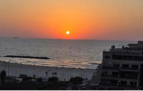 Ashkelon Apartment | Sunset suite - step from the beach