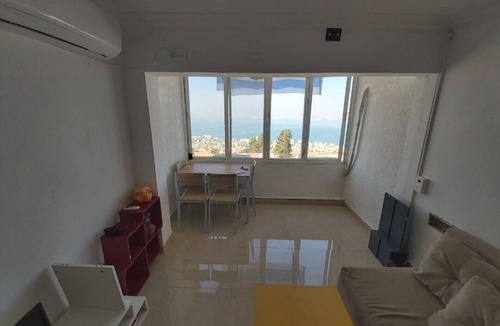 Tiberias Apartment | sunshine rooms- Public transportation every few minutes to the city center/beach