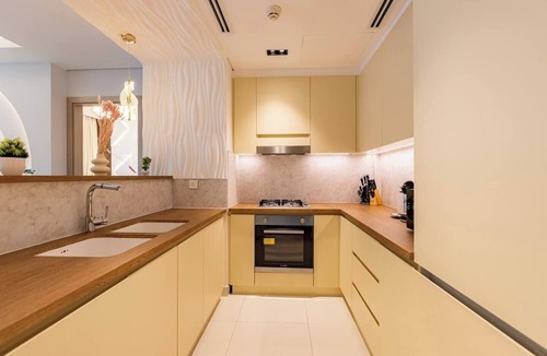 Al Wasl Apartment | Super Luxury 3 Bed Apartment - 3 mims to Dubai Mall. WiFi & AC