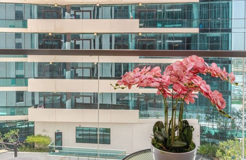 Al Wasl Apartment | Super Luxury 3 Bed Apartment - 3 mims to Dubai Mall. WiFi & AC