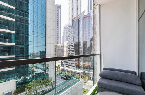 Al Wasl Apartment | Super Luxury 3 Bed Apartment - 3 mims to Dubai Mall. WiFi & AC