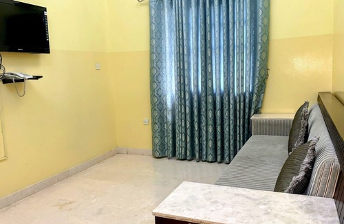 Muscat Hotel | Super OYO 152 Manam 1 Hotel Apartment