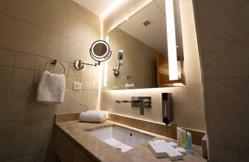 Suwailih Hotel | Superior Double or Twin Room | Gloria Hotel | Near Royal Auto Museum
