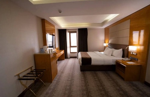 Suwailih Hotel | Superior Double or Twin Room | Gloria Hotel | Near Royal Auto Museum
