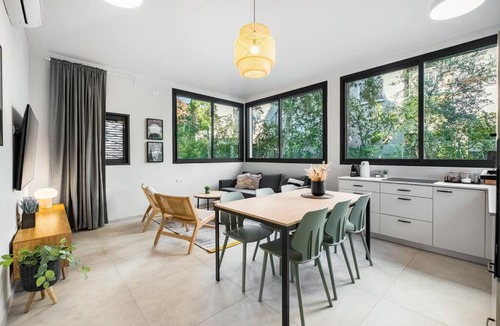 Ra'ananna Apartment | Sweet and rural home in Ra’anana