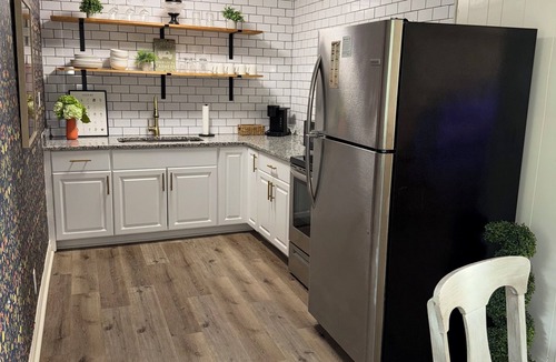 Covington House | Sweet Magnolias Home: Walk to Square