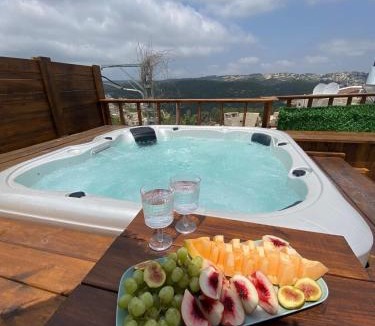 Daliyat al-Karmel Ski Chalet | T&S suite