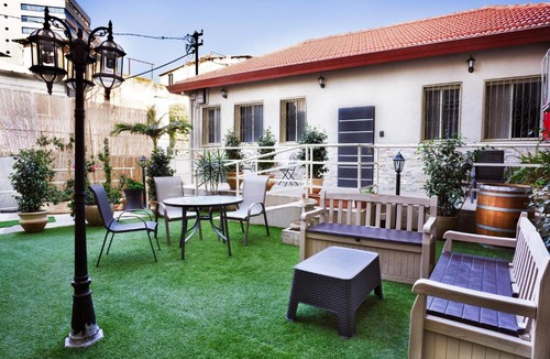 Haifa Apartment | Talpiot Garden Studios by Loui