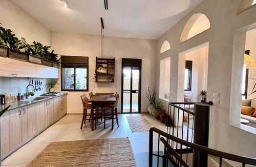 Haifa Apartment | Talpiot Market Stylish Patio Duplex