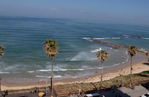 Bat Yam Apartment | Ten Steps To The sea 4BR And Balcony