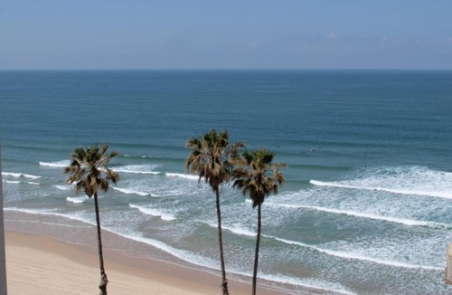 Bat Yam Apartment | Ten Steps To The sea 4BR And Balcony