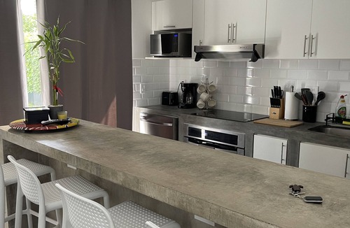 Bandera House | THE BEACH HAVEN private pool, Upscale modern decor Beach access walking distance