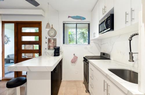 Coco Sunset Hills House | The Castaway