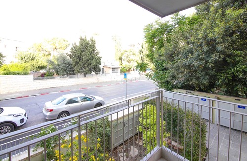 Emek Refaim House | The Elazar : Renovated 3 BR in Baka