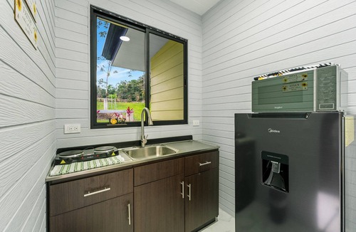 Penas Blancas House | The Honeybee House: Spacious 2BR Jungle Home