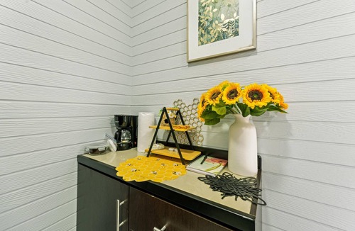 Penas Blancas House | The Honeybee House: Spacious 2BR Jungle Home
