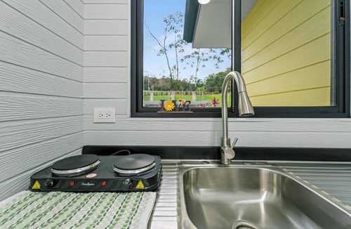 Penas Blancas House | The Honeybee House: Spacious 2BR Jungle Home
