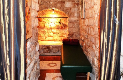 Artists Colony House | The Manor - An Exquisite & Unique Private Holiday House