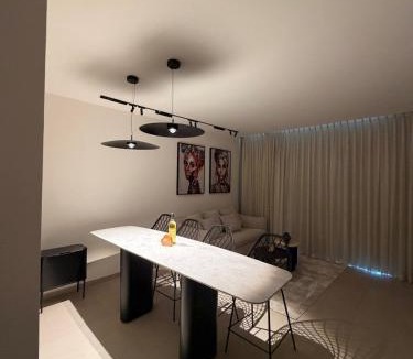 Eilat Apartment | The pearl 42 של רשת Stay - סוויטה עם מרפסת ונוף לבריכה באילת