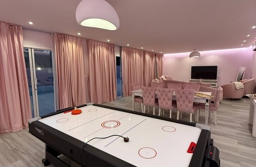 Al Rahba House | The pink private swimming pool chalet & villa