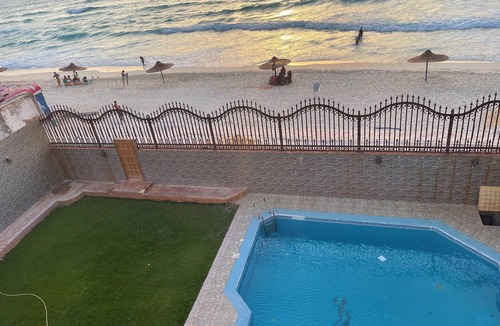 Al-'Amriyah Villa | The red villa is the first north coast road, 15 minutes from the airport.