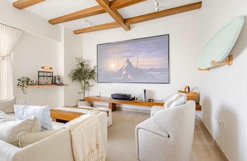 Abu Dhabi Apartment | The Surfer's Yas 2BR plus Study Apartment, Full canal & pool view, Theme Parks Yas