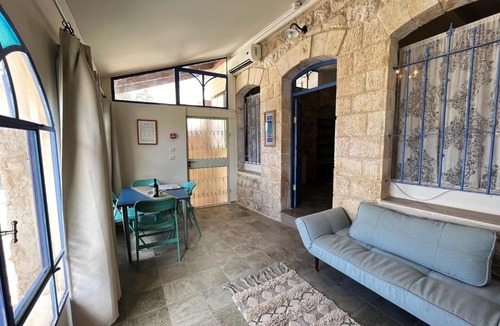 Artists Colony Hotel | The Way Inn - Boutique Suites