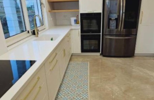 Qiryat Shemona House | The White House