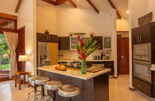 Cahuita Villa | Three Monkeys Cahuita Pool A/C BBQ