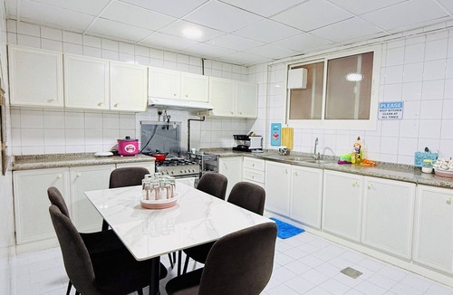 Al Majaz Apartment | TIDY Premium Hostel Male&Female LOWER BED Sharjah