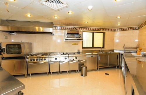 Al Danah Apartment | Timeless Elegance: Italian-Style Penthouse Retreat
