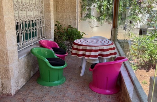 Suwailih Apartment | Tla Al-Ali, 2BR app, street-level, terrace - from German/Jordanian family.