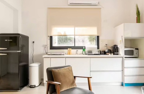Haifa Apartment | TNC - Boutique Apt, 11 Mins Walk to Bahai Gardens